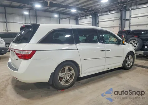 2013 Honda Odyssey Touring z USA, uszkodzony, nr VIN 5FNRL5H96DB037057